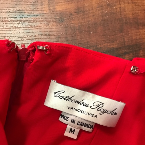 Beautiful red dress - Picture 7 of 7